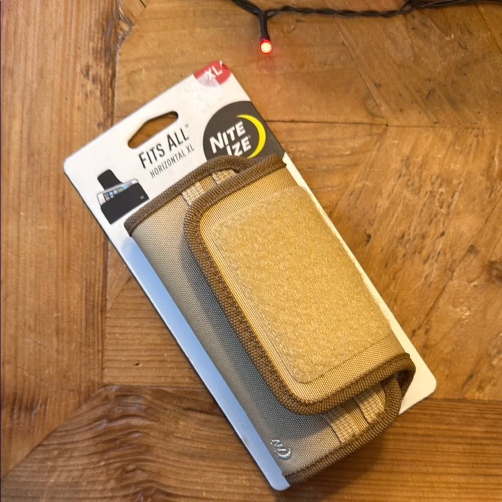NITE IZE Fits All Horizontal XL Phone Holster - Tan Rugged M4